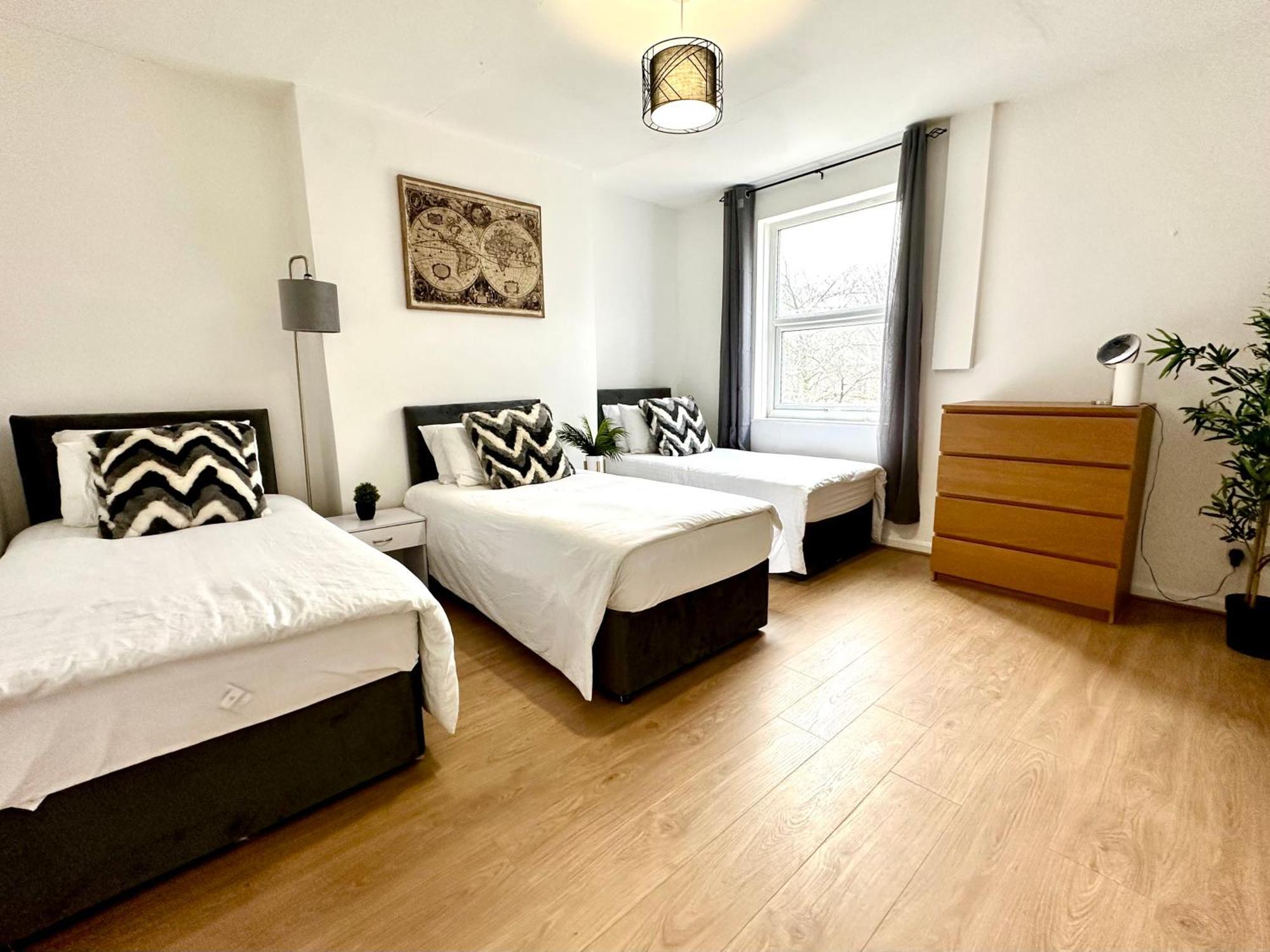 Brand New Lovely Flats By The Forest Tram Stop In *