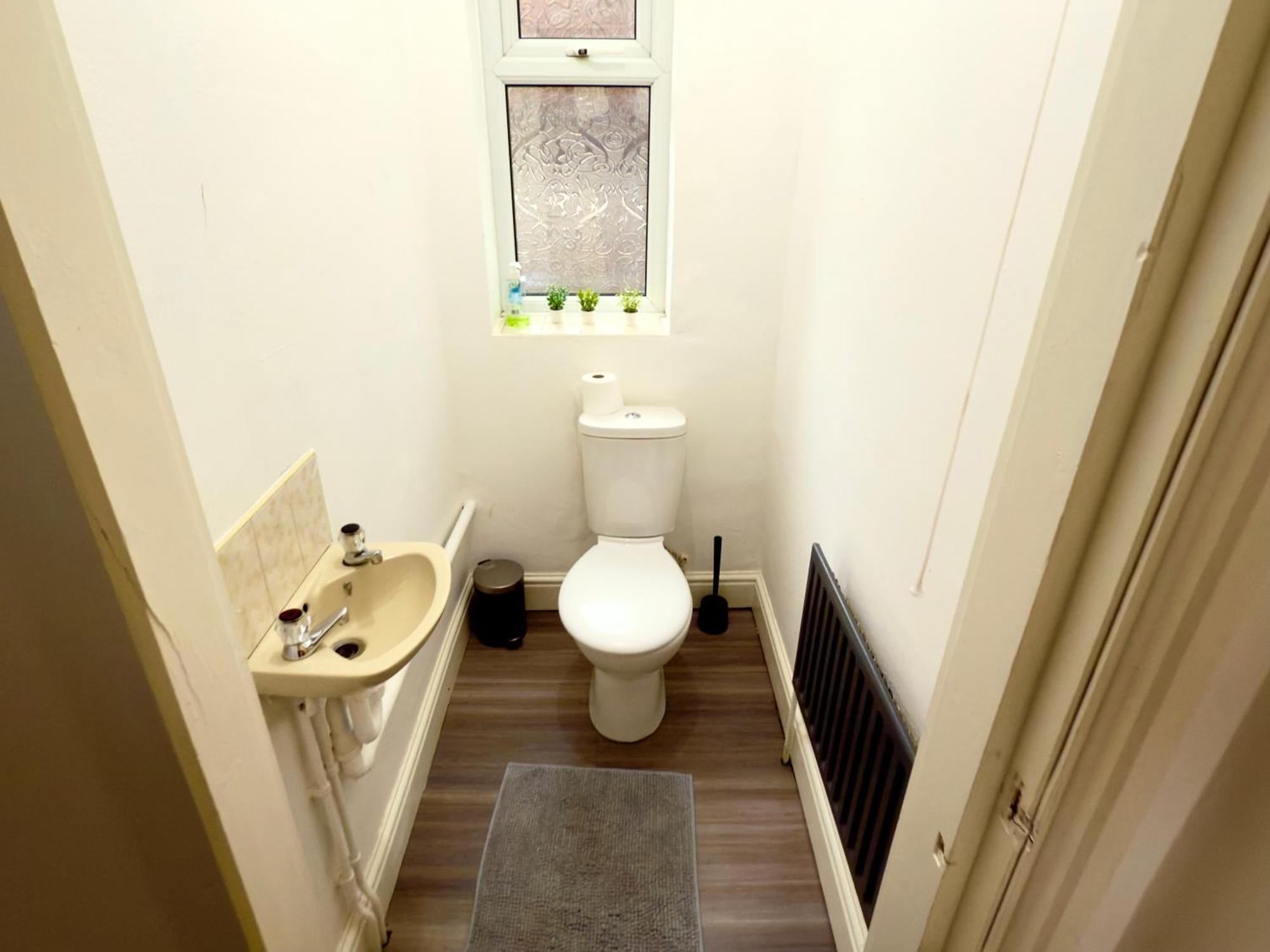 Brand New Lovely Flats By The Forest Tram Stop In Apartment *