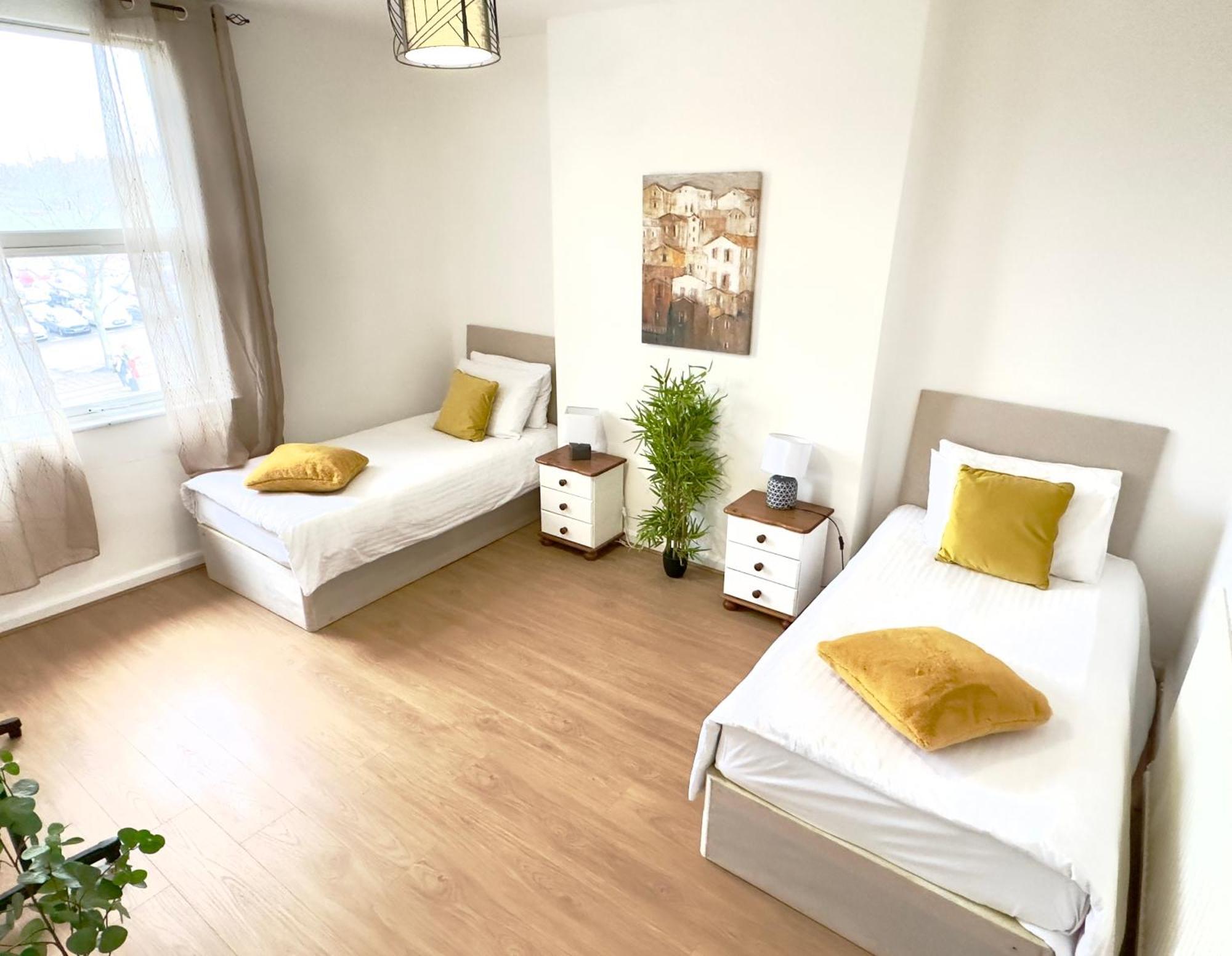 Brand New Lovely Flats By The Forest Tram Stop In Apartment Nottingham