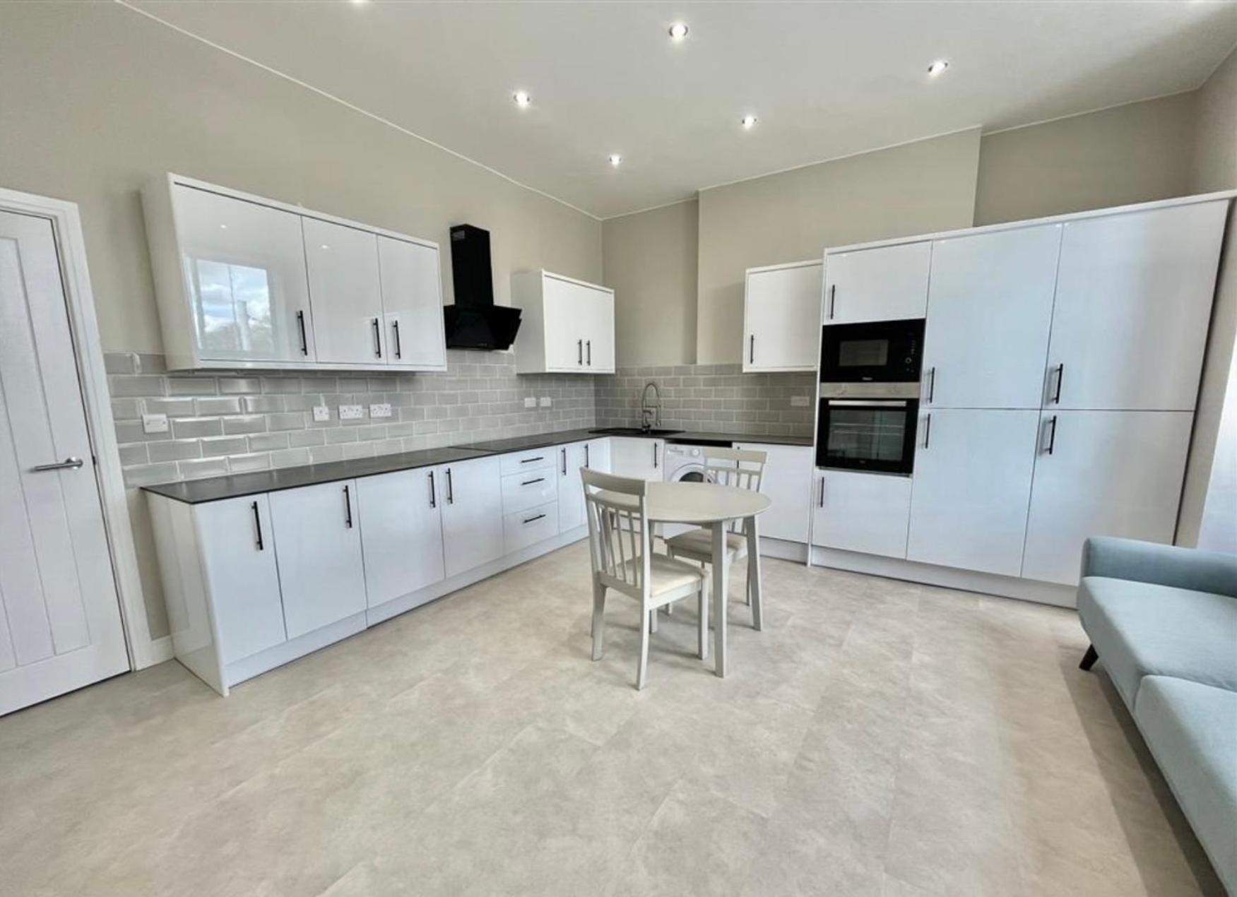 Brand New Lovely Flats By The Forest Tram Stop In Apartment Nottingham