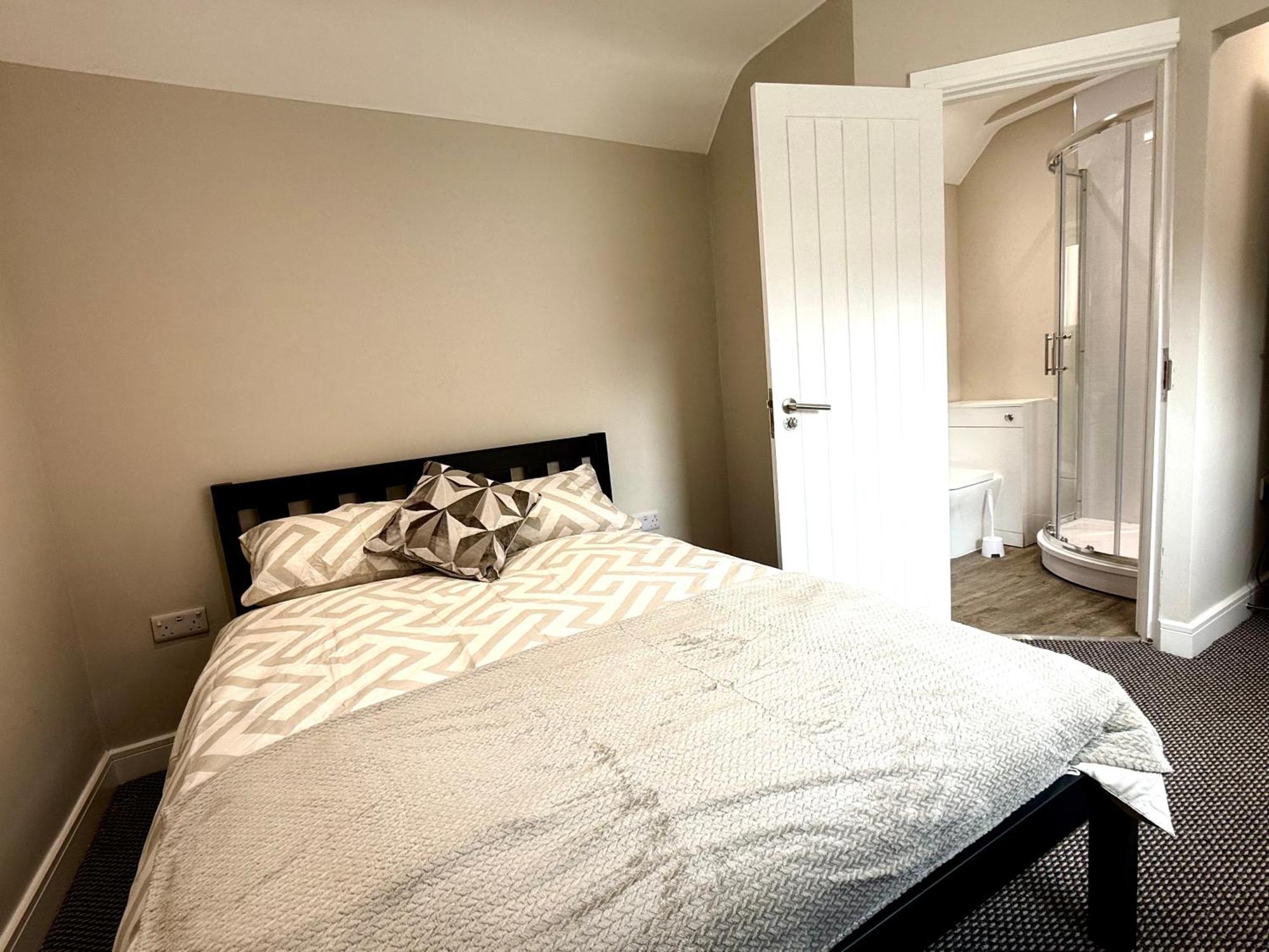 Brand New Lovely Flats By The Forest Tram Stop In Apartment